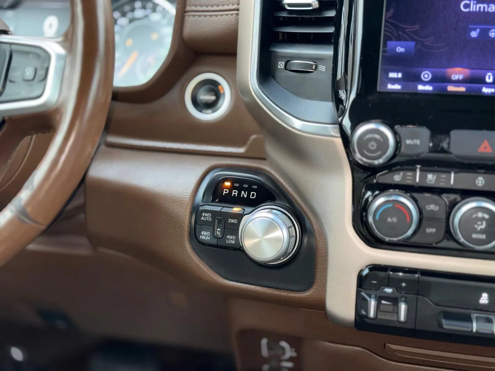 Used 2019 RAM 1500 Laramie AWD/4WD image 17