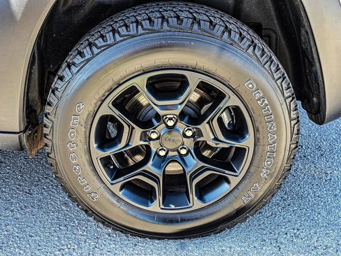 Used 2022 Jeep Cherokee Trailhawk w/ Trailer Tow Group image 10