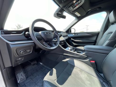 New 2025 Jeep Grand Cherokee L Altitude image 2