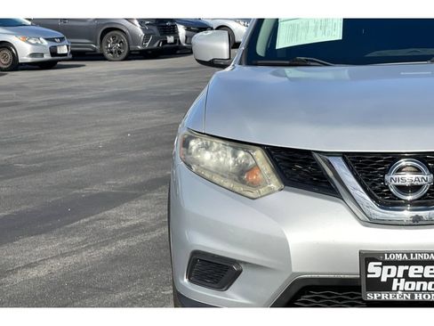 Used 2016 Nissan Rogue S FWD image 17
