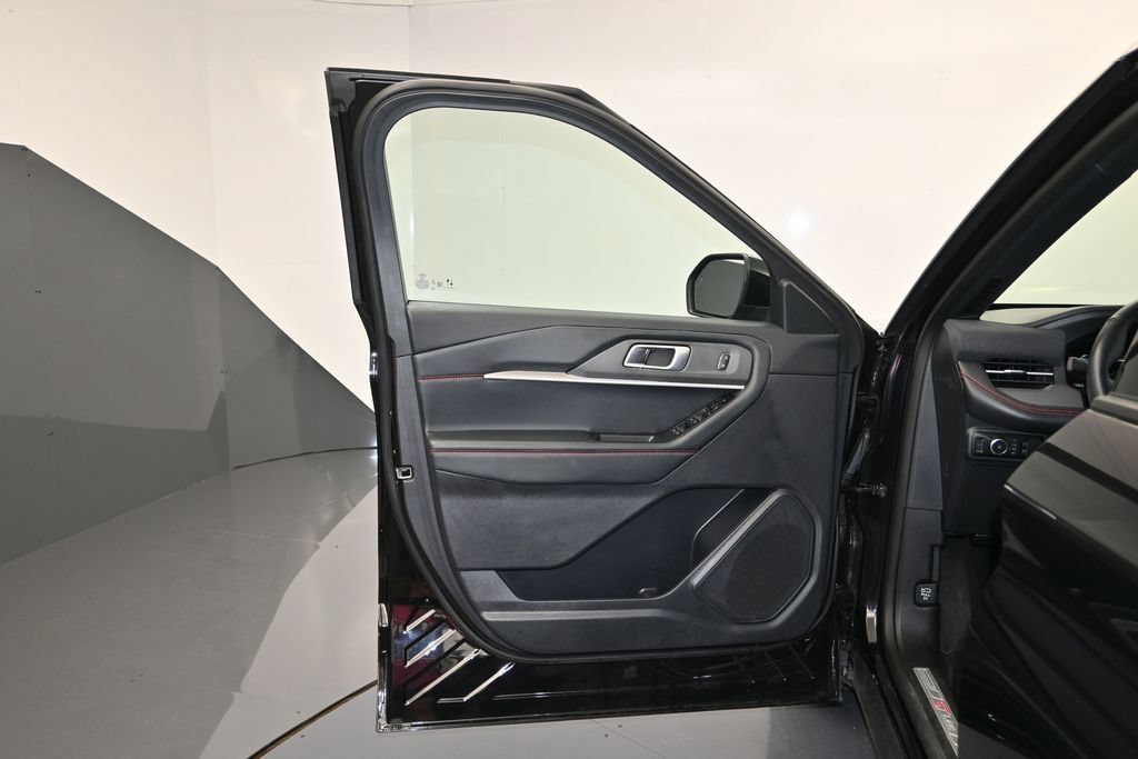 Used 2025 Ford Explorer ST-Line AWD/4WD image 10