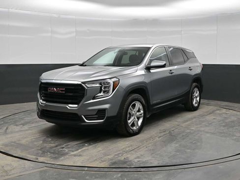 Used 2024 GMC Terrain SLE image 4