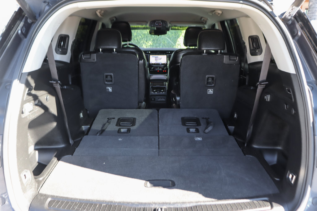 Used 2023 Jeep Grand Cherokee L Limited AWD/4WD image 9