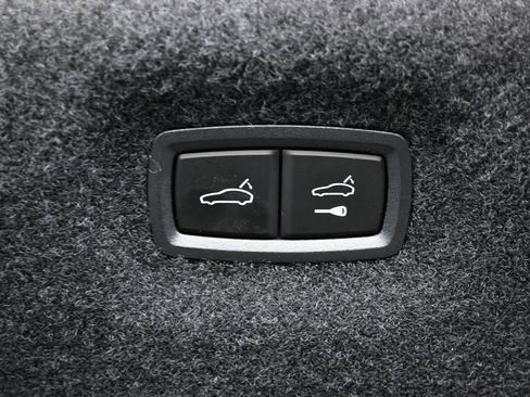 Used 2023 Porsche Taycan image 15