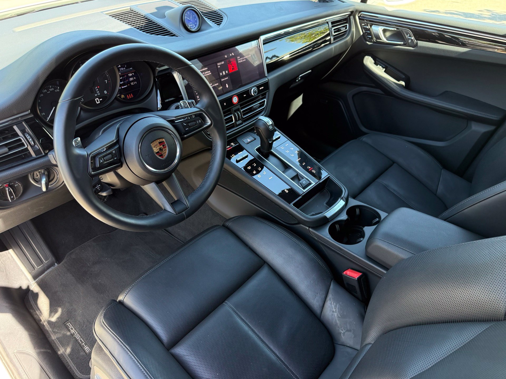 Used 2026 Porsche Macan AWD/4WD image 4