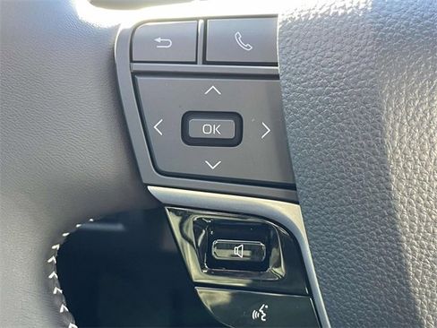 Used 2025 Toyota Camry SE image 23