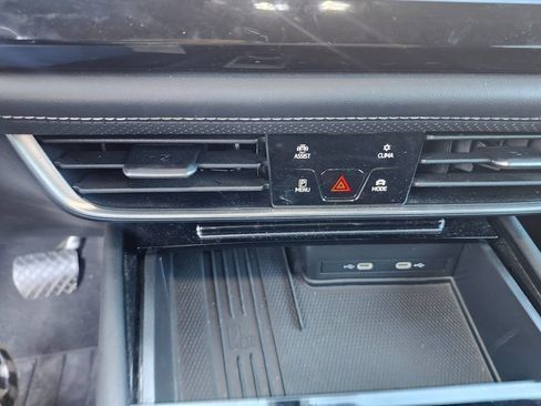 Used 2025 Volkswagen Atlas SE image 11