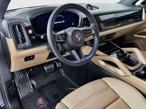 Certified 2024 Porsche Cayenne S AWD/4WD image 4
