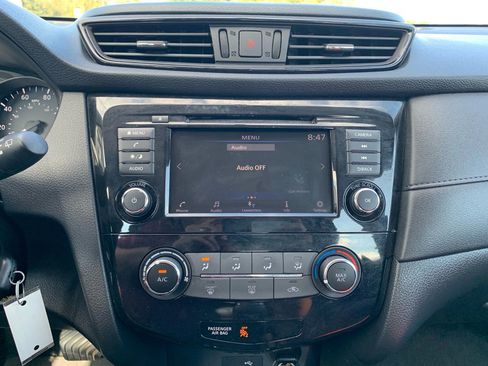 Used 2018 Nissan Rogue S image 15