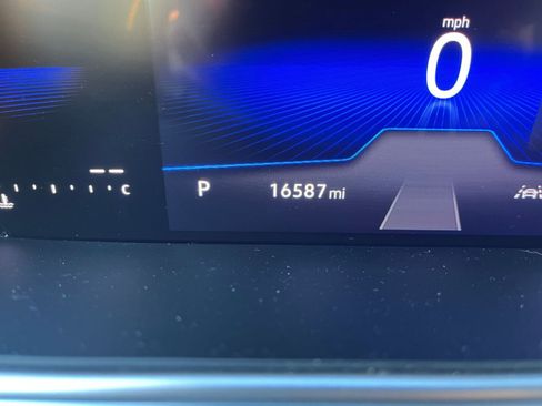 Used 2025 Volkswagen Taos SE image 35