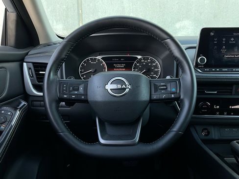 Used 2025 Nissan Rogue SV image 32