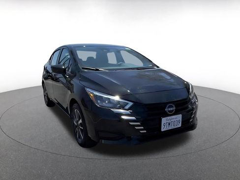 Used 2025 Nissan Versa SV FWD image 3