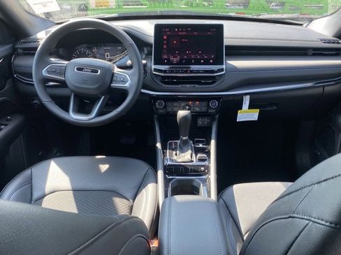 New 2025 Jeep Compass Latitude w/ Sun & Sound Group image 34