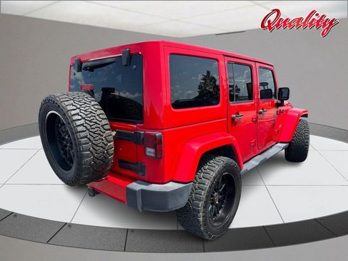 Used 2018 Jeep Wrangler Unlimited Sahara AWD/4WD image 3