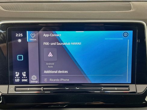 Used 2025 Volkswagen Atlas Cross Sport SE FWD image 22