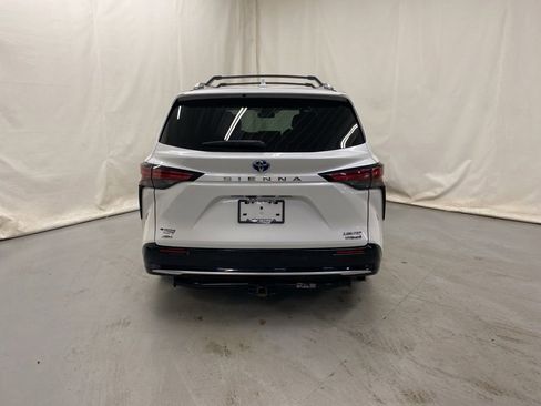 Used 2023 Toyota Sienna Limited AWD/4WD image 7