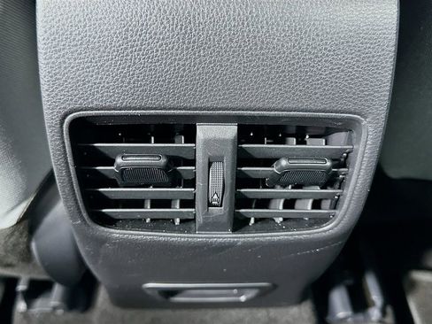 Used 2024 Toyota Corolla Cross SE image 25