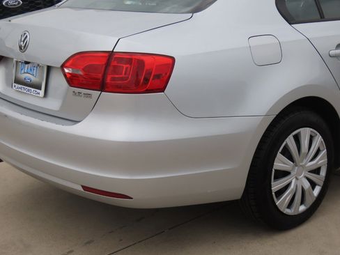 Used 2012 Volkswagen Jetta SE FWD image 11