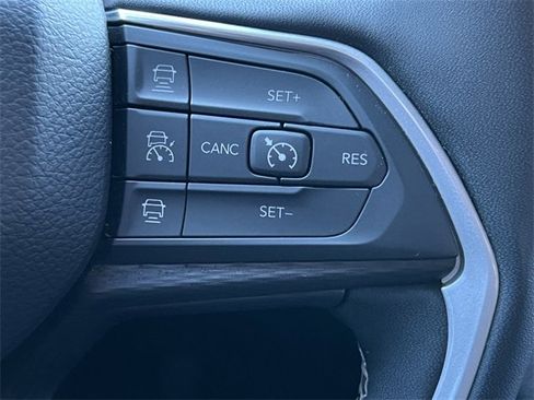 Certified 2023 Jeep Grand Cherokee Altitude image 21