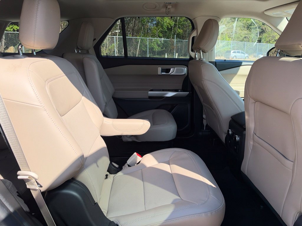 Used 2023 Ford Explorer Limited w/ Limited Technology Package RWD image 12