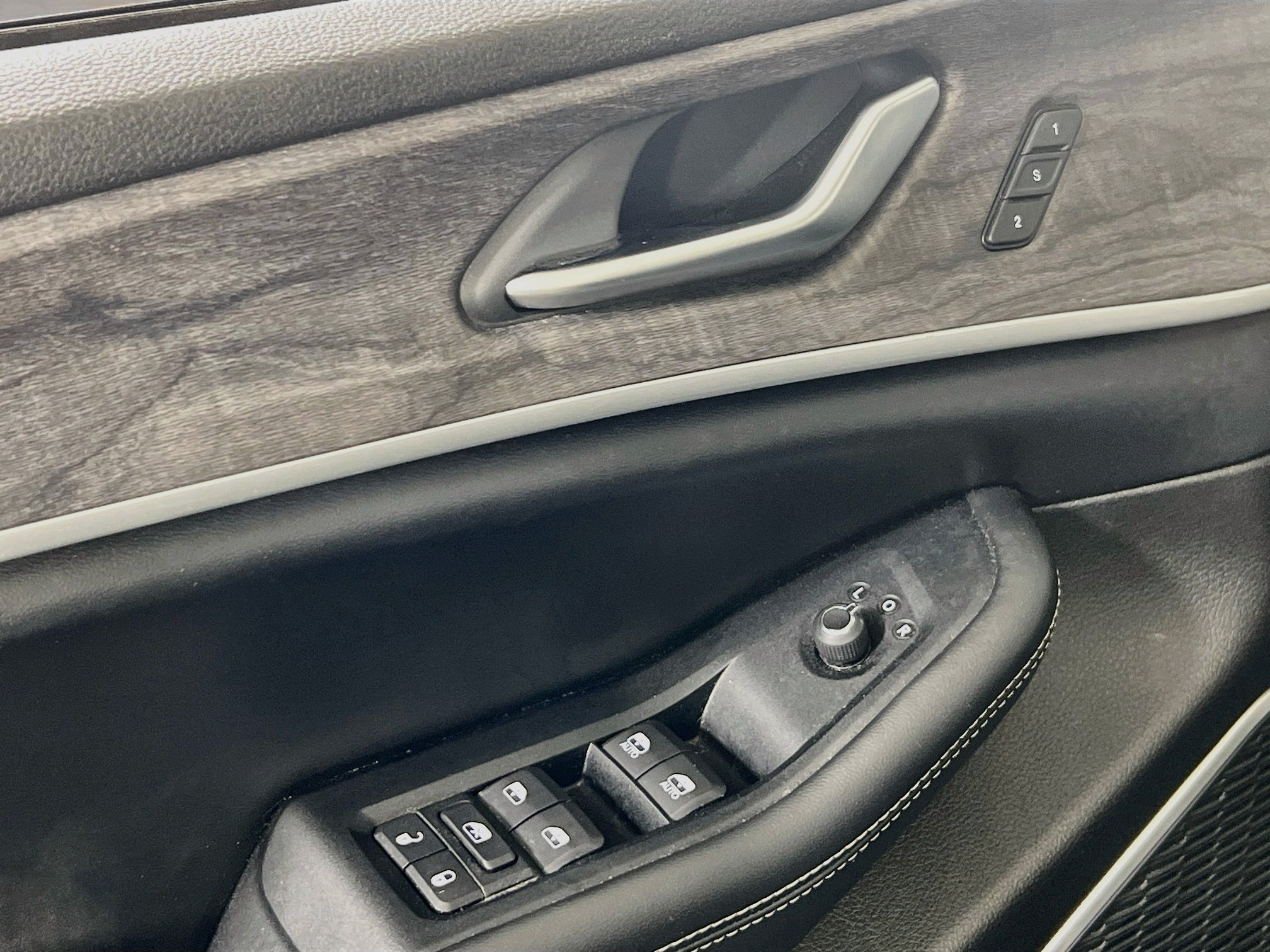 Used 2023 Jeep Grand Cherokee Limited AWD/4WD image 18