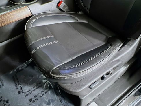 Certified 2022 Chevrolet Silverado 2500 High Country w/ LPO, Dark Essentials Package image 20