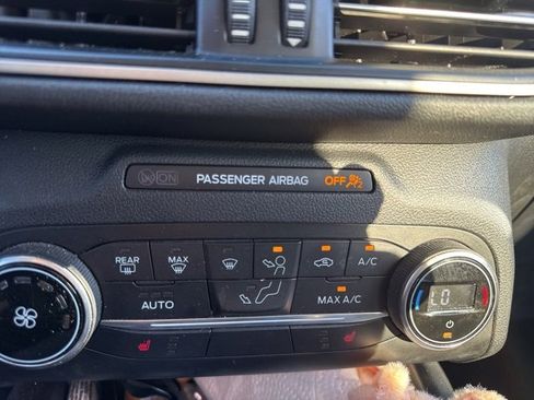 Used 2020 Ford Escape SE image 11