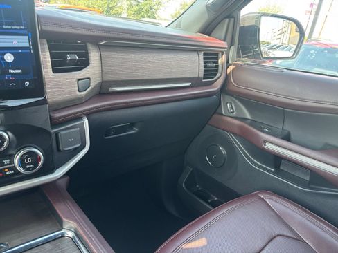 Used 2024 Ford Expedition Limited AWD/4WD image 40