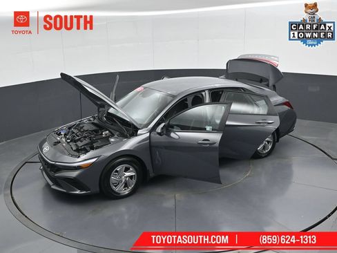 Used 2025 Hyundai Elantra SE FWD image 52