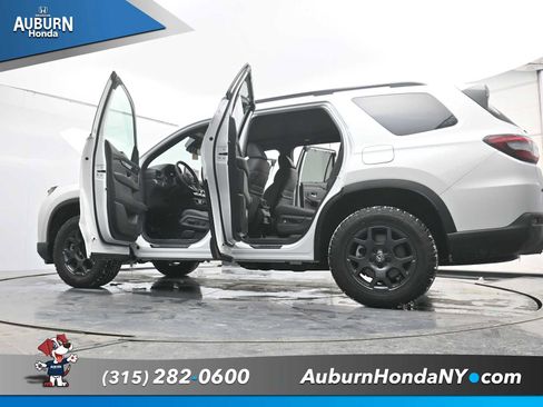 New 2026 Honda Pilot TrailSport image 36
