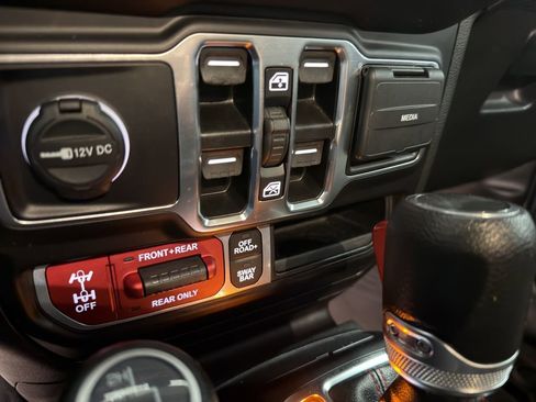 Used 2022 Jeep Wrangler Unlimited Rubicon w/ Xtreme Recon 35" Tire Package image 36