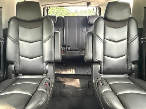 Used 2018 Cadillac Escalade Premium Luxury RWD image 41