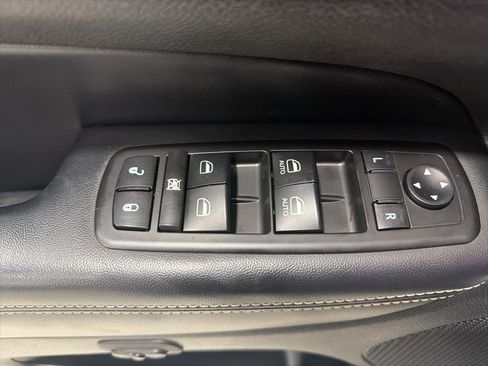 Used 2014 Jeep Grand Cherokee Limited image 18