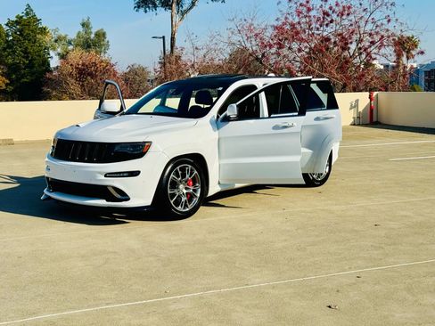 Used 2014 Jeep Grand Cherokee SRT8 w/ Luxury Group II image 46