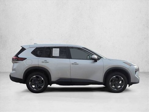 Used 2024 Nissan Rogue SV AWD/4WD image 4