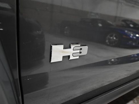 Used 2009 HUMMER H3 Luxury AWD/4WD image 4