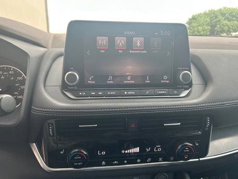 Used 2021 Nissan Rogue SV w/ Premium Package FWD image 18