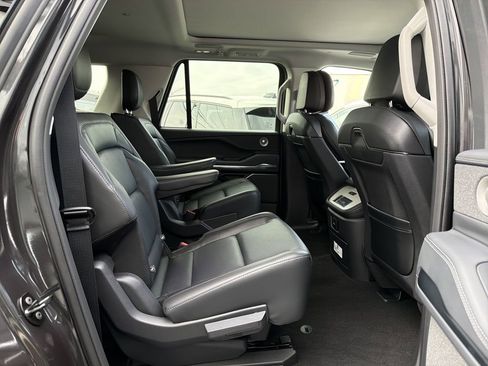 New 2025 Lincoln Navigator L Reserve image 8