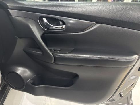 Used 2017 Nissan Rogue S image 33