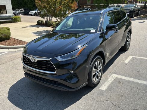 Used 2021 Toyota Highlander XLE FWD image 5