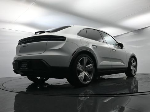 Certified 2025 Porsche Macan 4 Electric image 49