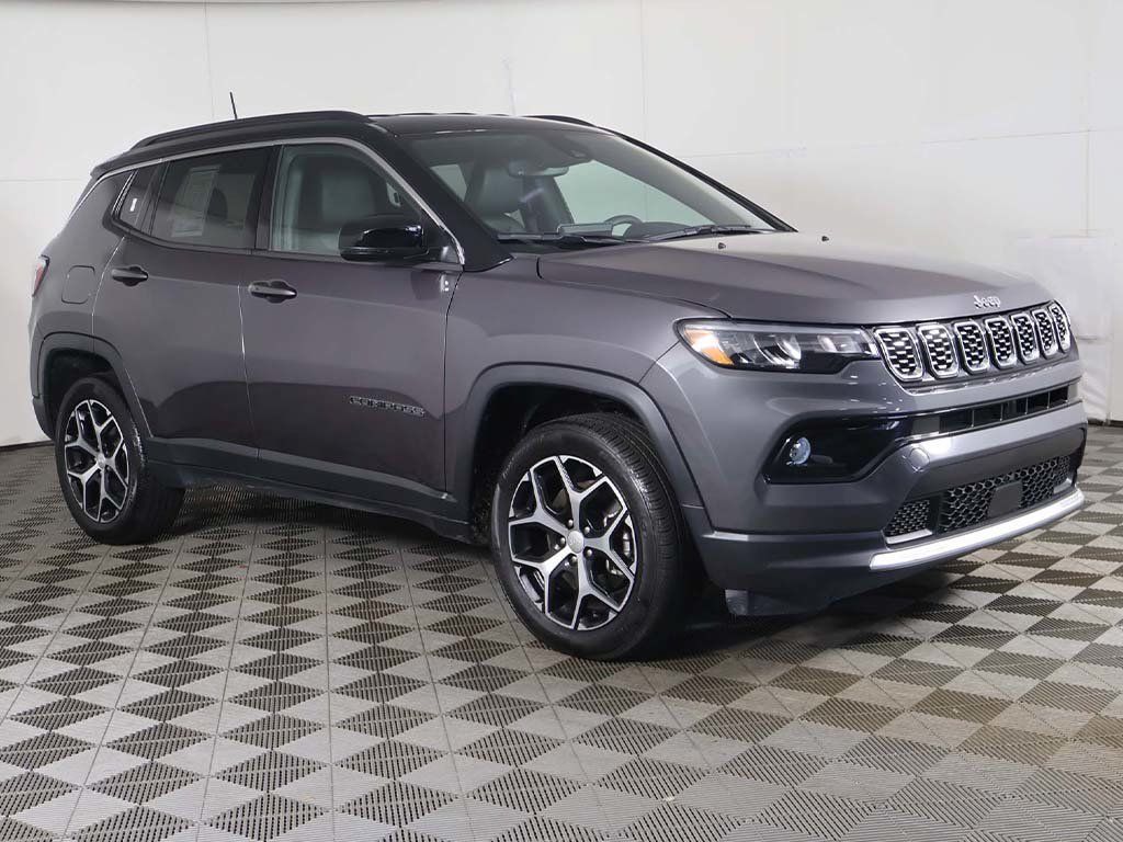 Used 2024 Jeep Compass Limited AWD/4WD image 2