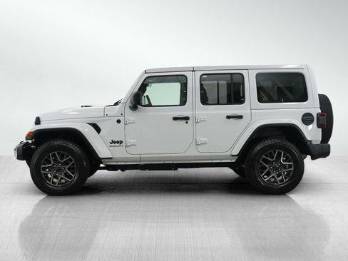 Used 2025 Jeep Wrangler Sahara image 2