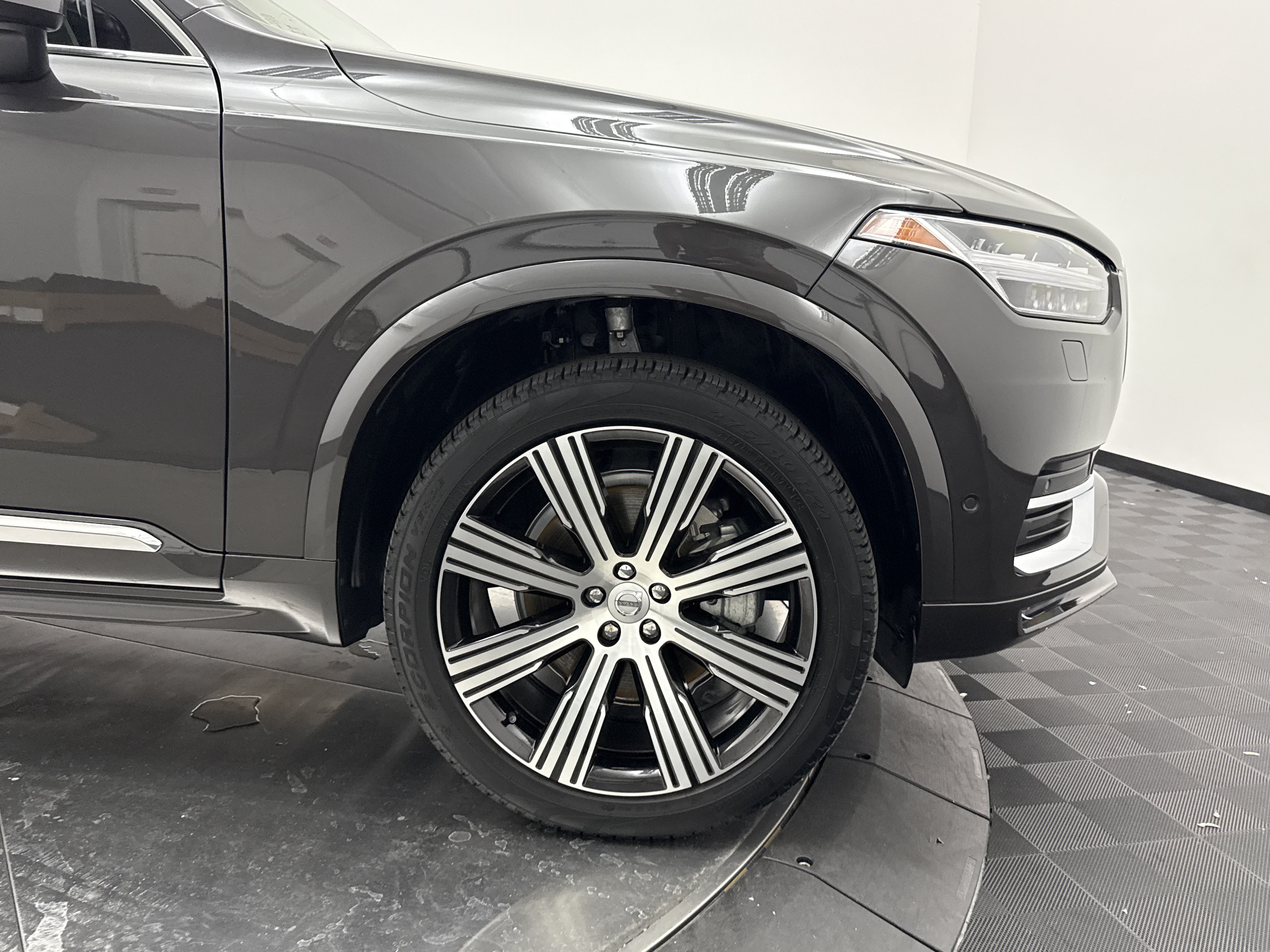 Certified 2024 Volvo XC90 B6 Plus w/ Protection Package Premier AWD/4WD image 9