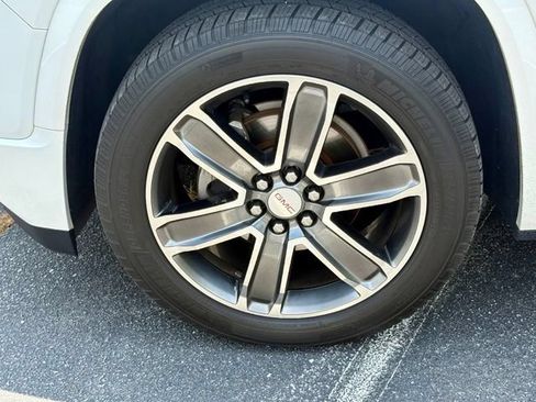 Used 2018 GMC Acadia Denali w/ Technology Package FWD image 32