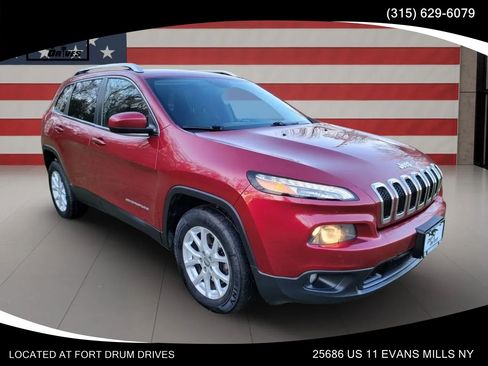 Used 2016 Jeep Cherokee Latitude w/ Comfort/Convenience Group AWD/4WD image 3