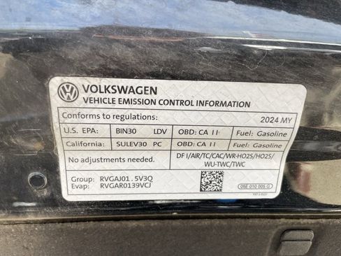 Used 2024 Volkswagen Jetta SE image 40