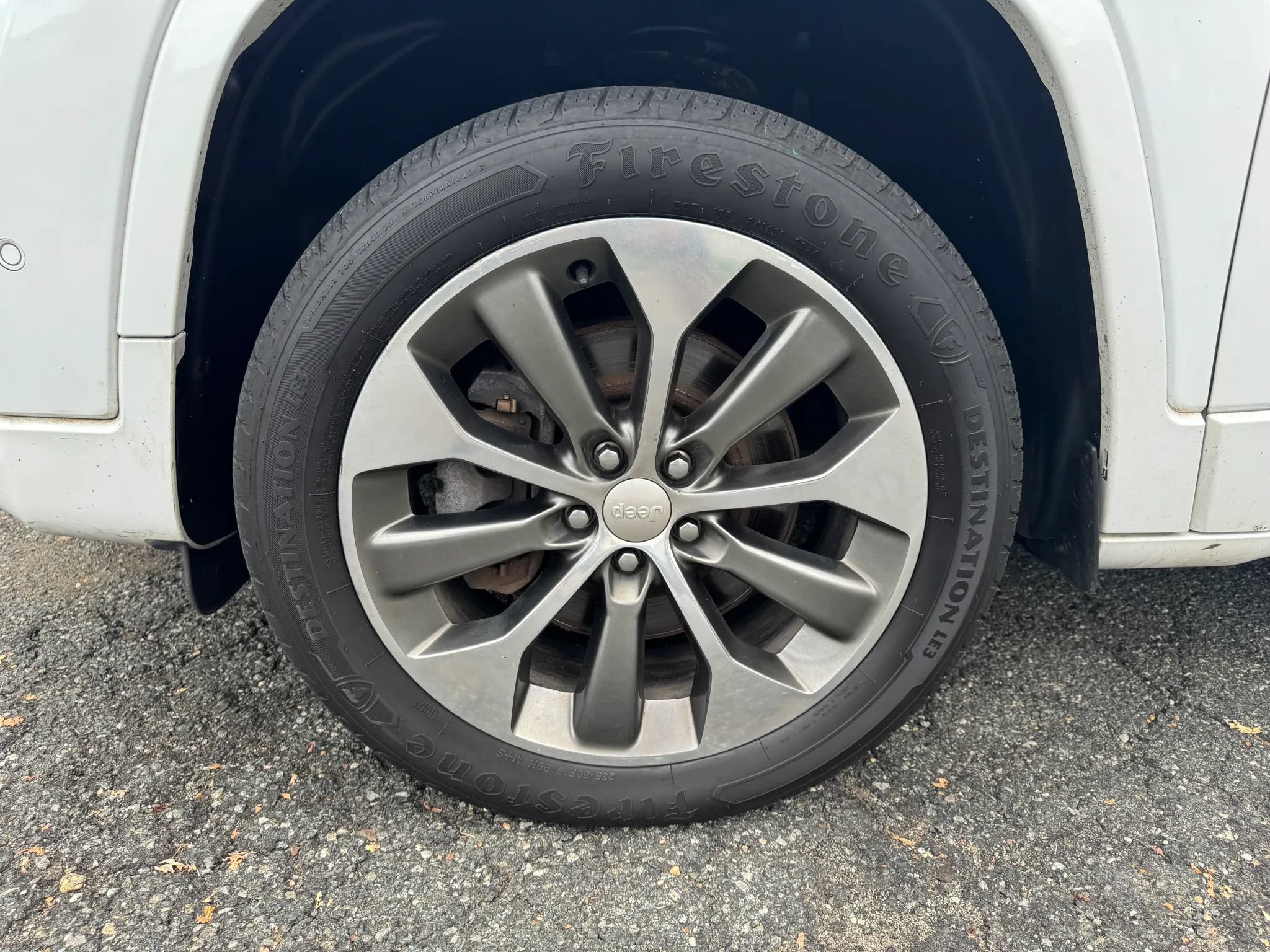 Used 2019 Jeep Cherokee Overland w/ Technology Group AWD/4WD image 26
