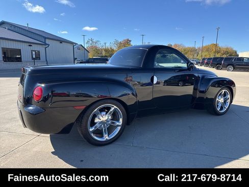 Used 2005 Chevrolet SSR w/ Preferred Equipment Group image 20