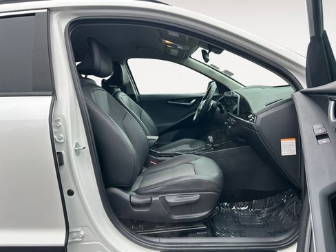 Used 2023 Kia Niro EX image 10